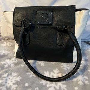 Black & White Guess purse w/ leopard print inside
